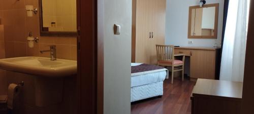 Economy Double or Twin Room