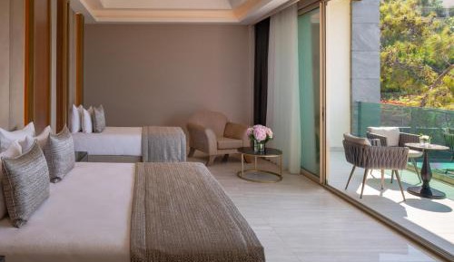 Corner Deluxe Room