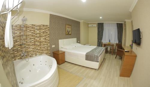 Suite with Hot Tub