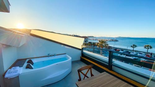Deluxe Double Room with Balcony and Sea View