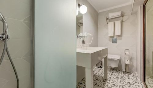 Deluxe Double Room with Balcony and Sea View