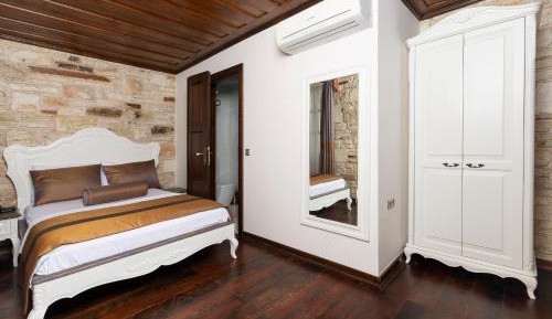 Double Room with Balcony (2 Adults + 1 Child)