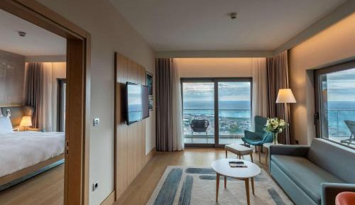 Luxury Suite with Spa Bath and Panoramic Sea View 