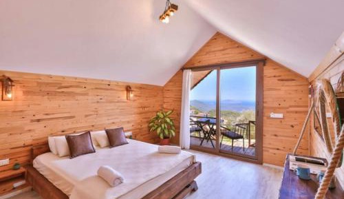 Deluxe Double Room with Balcony and Sea View