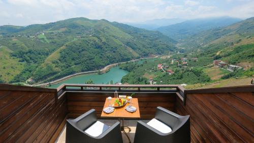 King Suite with Sea View and Hot Tub 