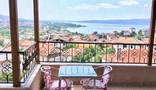 Superior Chalet with Lake View