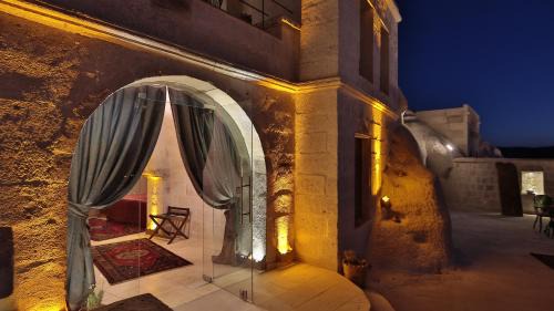 Arch Cave Suite