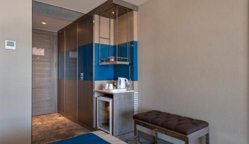 Standard King Room - Non-Smoking 