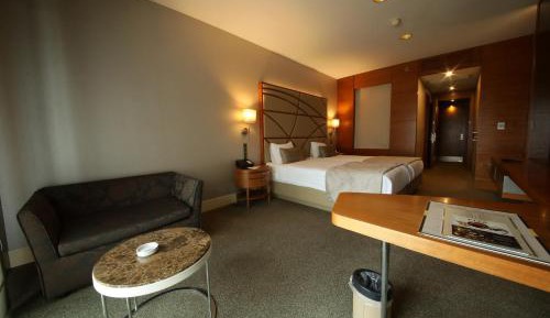 Superior Double Room with Partial Sea View