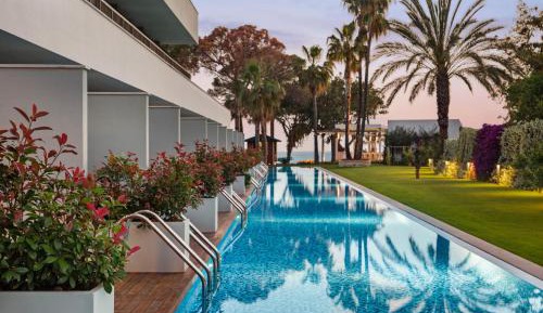 Swim Up Room