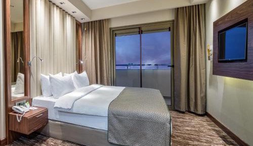 Standard Queen Room with View - Top Floor
