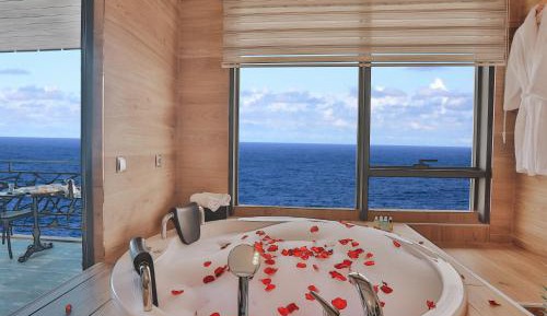 Akyazı Suite with Spa Bath