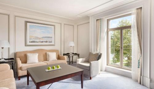 Executive Suite with exclusive Horizon privileges