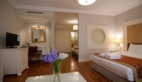 Deluxe Family Room