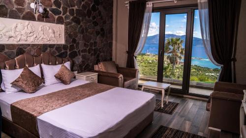 Deluxe Suite with Sea View