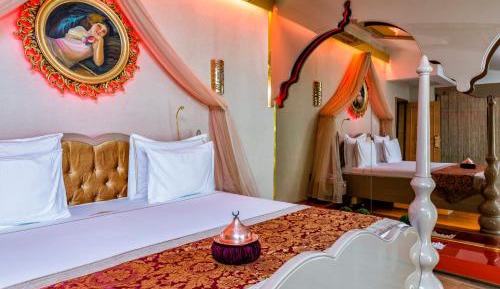 Suite with Hot Tub