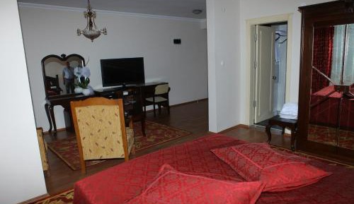 Junior Suite (2 Adults + 1 Child)