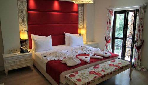 Queen Suite with Spa Bath
