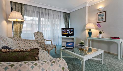 Two-Bedroom Apartment (3 Adults)