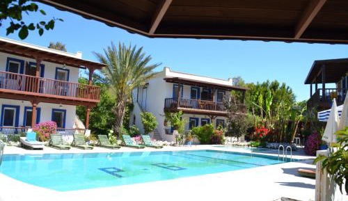 Apartment with Pool View 