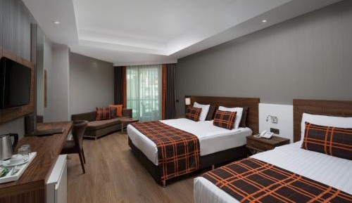 Double Room with Balcony and Side Sea View