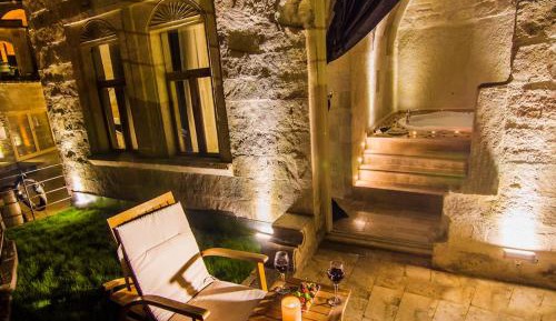 Premium Honeymoon Cave Suite