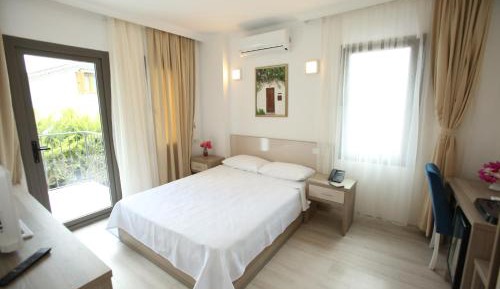 Double Room with Pool and Garden View