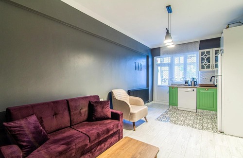 Kartal Apartment | Newly Furnished Urban Flat Near Metro