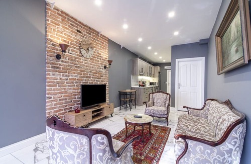 Fatih Apartment | Amazing Flat near Kennedy Avenue in Fatih