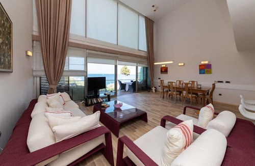 Golturkbuku Villa | Sea View Loft House w Shared Pool 1 min to Beach