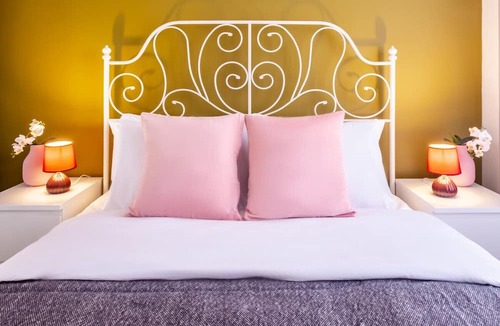 Moda Apartment | Chic Flat with Balcony near Moda Shore