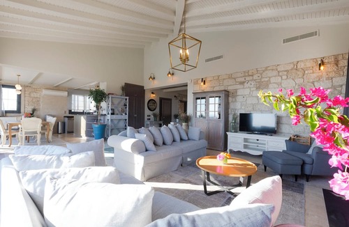 Cesme Villa | 7 BR with Ensuite Baths Magnificient View Luxury Villa Sunset Pool Cesme
