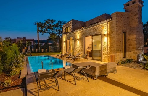 Yalı Villa | Detached Villa with Private Pool 5 min to the Beach and City Centre