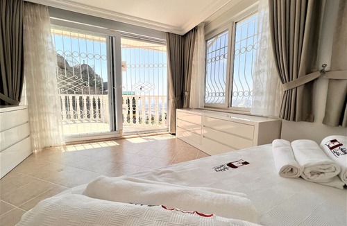 Kargicak Villa | Dazzling Villa with Private Pool in Alanya