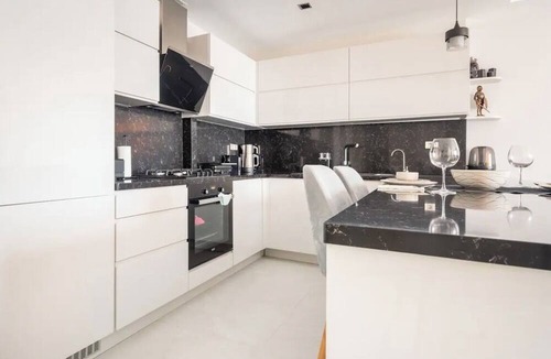 Umraniye Condo | Luxury Apartment w/ Pool, Subway & Shopping Mall