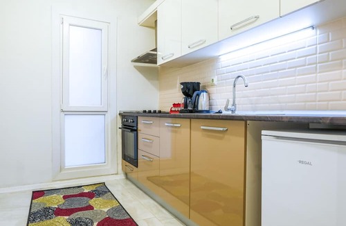 Pendik District Apartment | Sleek Flat with Tuzla Balcony