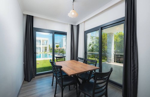 Gundogan House | BEN Houses Family