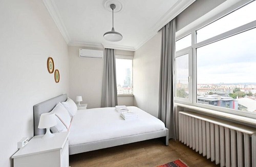 Besiktas Apartment | This apartment is a 3 bedroom(s), 1 bathrooms, located in Beşiktaş, İstanbul.