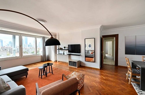 Besiktas Apartment | This apartment is a 3 bedroom(s), 1 bathrooms, located in Beşiktaş, İstanbul.