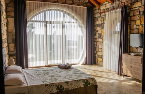 Iznik Villa | Amazing Stone House with Private Pool in Iznik