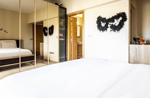 Ust Bostanci Apartment | Vibrant Flat with Balcony in Atasehir