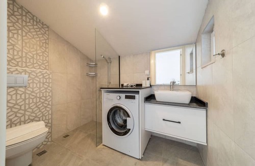 Eski Lara Apartment | Central Flat with Terrace and View in Muratpasa