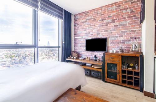 Atasehir Apartment | Central Flat with Amazing City View in Atasehir