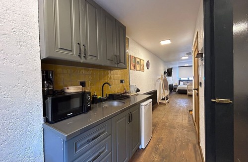 Fatih House | Terrace Suite with Sea View near Tram in Fatih