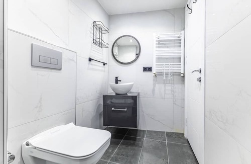 Rasimpasa Apartment | Modern Flat with Backyard in Kadikoy
