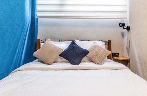 Rasimpasa Apartment | Modern Flat with Backyard in Kadikoy