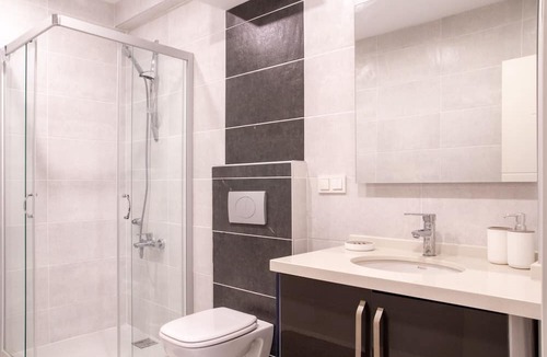 Kusadasi City Centre Apartment | Spacious Perfect Flat with Private Pool