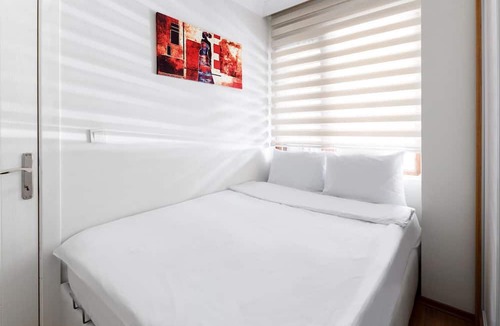 Maltepe Apartment | Convenient Flat 15 min to Bagdat Avenue