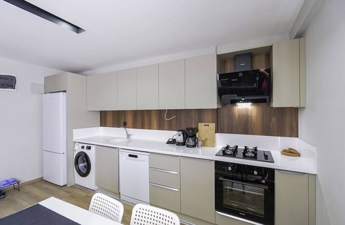 Goynuk Apartment | Modern Flat w Balcony 5 min to Beach in Kemer