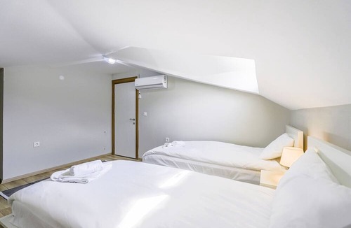 Goynuk Apartment | Modern Flat w Balcony 5 min to Beach in Kemer